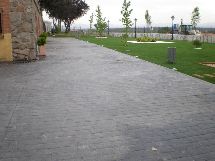 Pavimentación y jardines Restaurante La Cañada